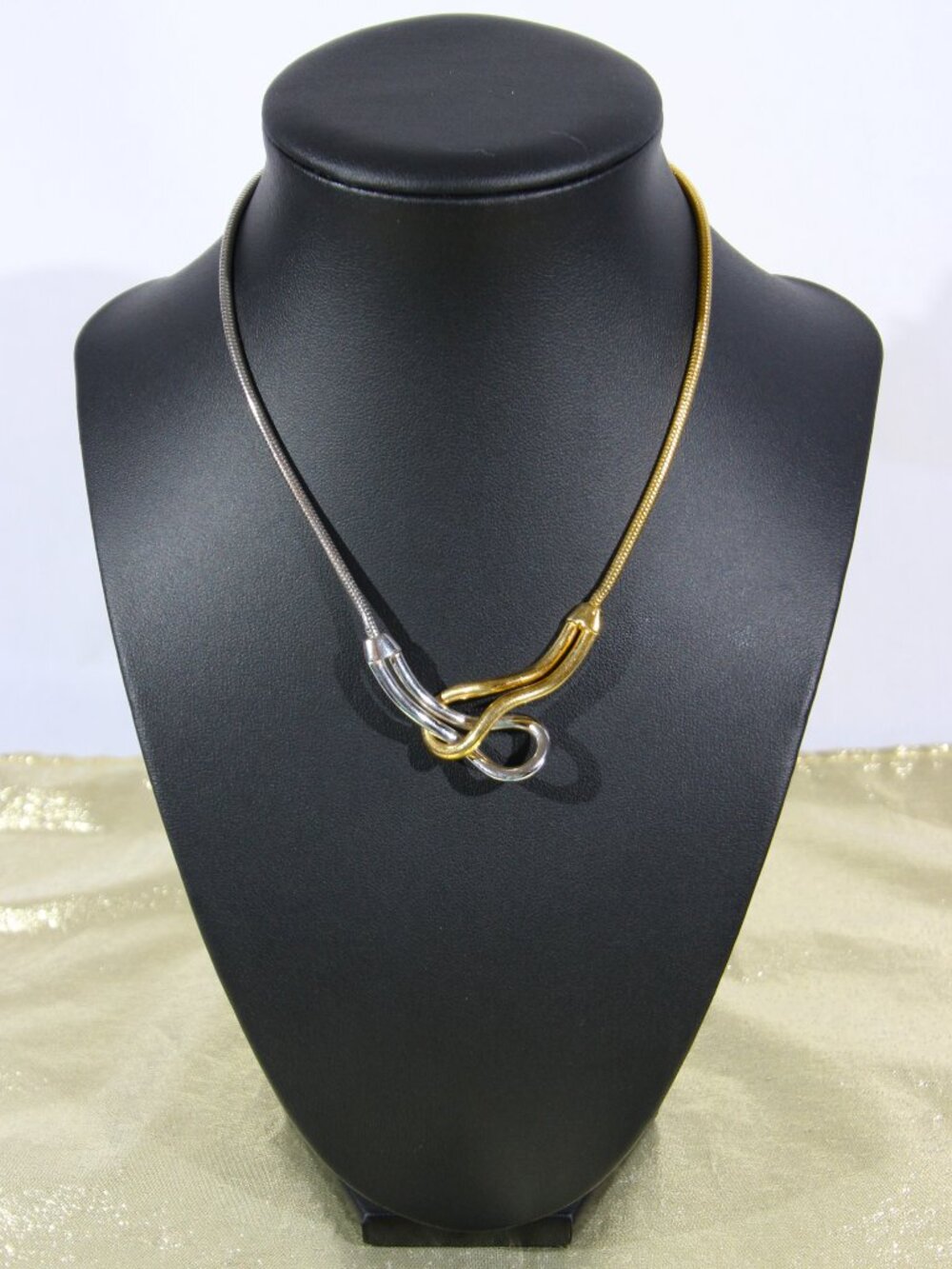 Vintage Crown Trifari Two-Tone Interlocking Loop Choker Necklace - Picture 2 of 7